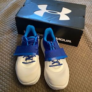 Under Armor, Blue & white Mens size 12 basketball shoe.
